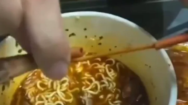 ���ӿ�Ѽ�ȷ��ֹ�ͷ����ľ��ƴ�ӵģ������Բ���һ����ͷ